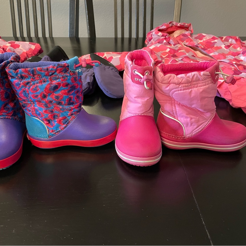 (2pair) coordinating croc snow boots size little girls 7